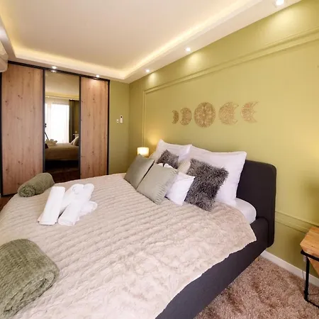 Orangehomes Sunny & Modern 2Br Penthouse With Ac & Terrace Budapest Exterior photo