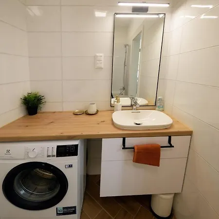 Orangehomes Sunny & Modern 2Br Penthouse With Ac & Terrace Budapest Exterior photo