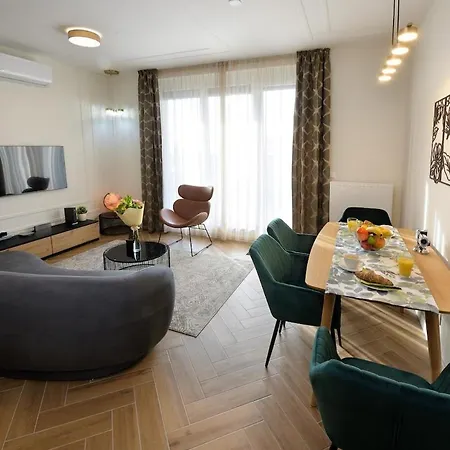 Orangehomes Sunny & Modern 2Br Penthouse With Ac & Terrace Budapest Exterior photo