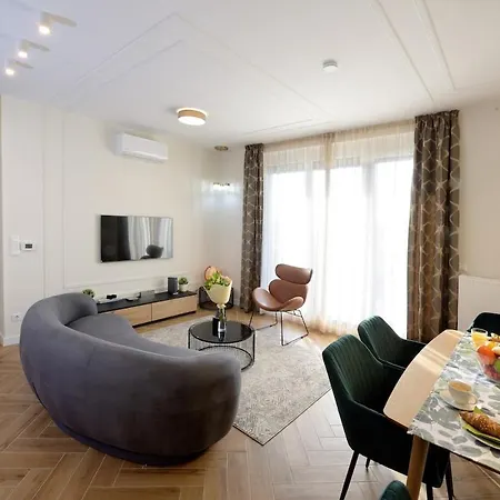 Orangehomes Sunny & Modern 2Br Penthouse With Ac & Terrace Budapest Exterior photo